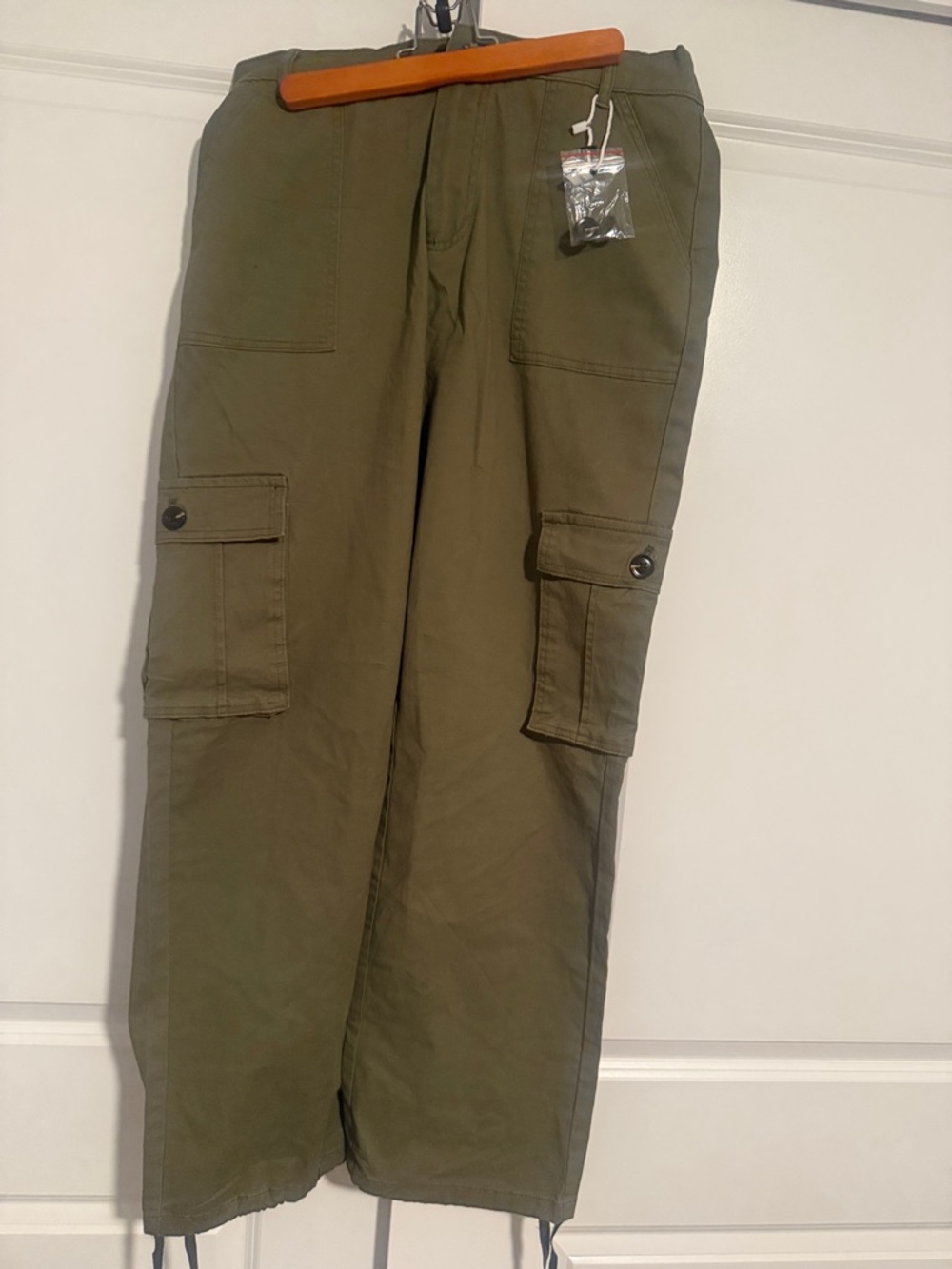 Wide-Leg Cargo Pants in Olive Green Women’s Size Large